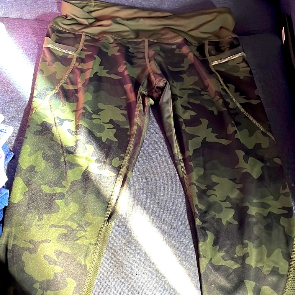 Active life camo leggings